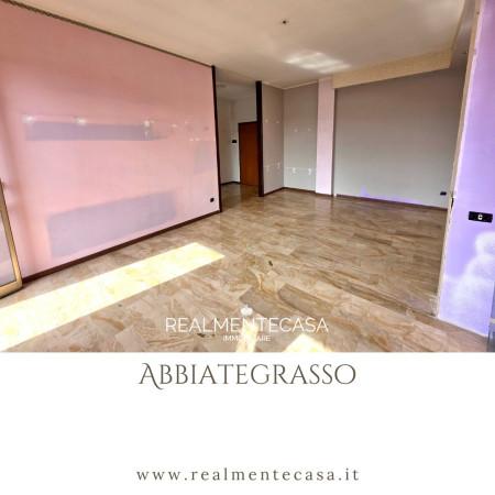 Trilocale in Via San Carlo Borromeo, Abbiategrasso
