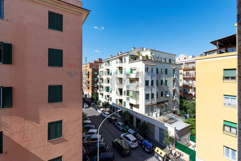 Bilocale in Via Rosa Govona 3, Roma