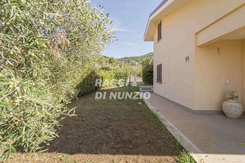 Villa unifamiliare in delle Calcare 22, Rocca di Papa — foto 2 di 5