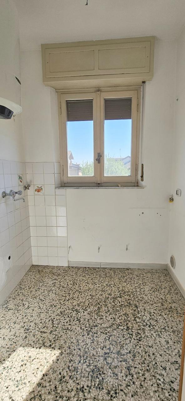 Trilocale in Via Mazze' 6, Chivasso