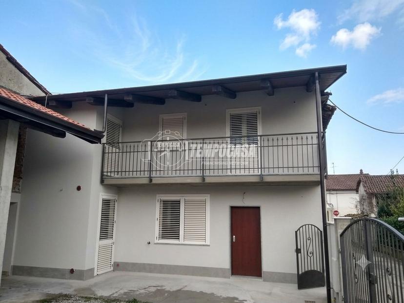 Casa indipendente in Vicolo Monte Grappa 4, Bosconero — foto 2 di 5