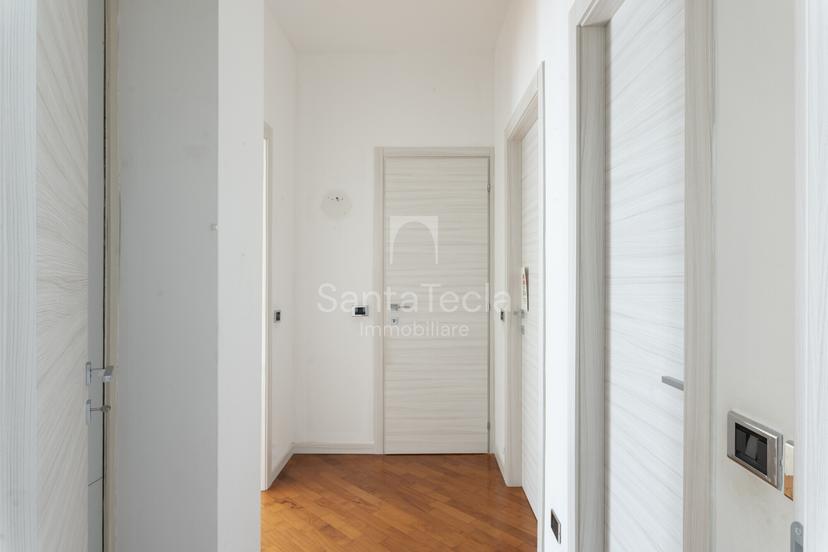 Trilocale in Viale Legioni Romane 4, Milano