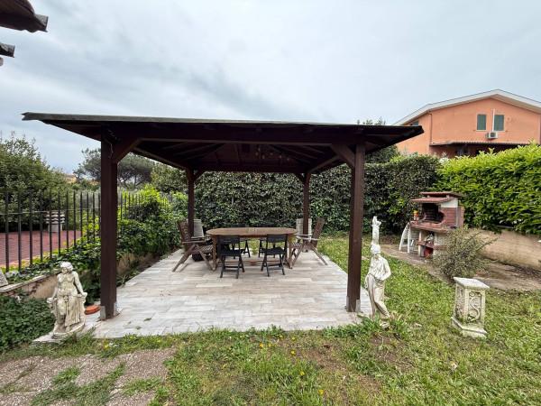 Appartamento in villa in Via di Tor Chiesaccia, Roma