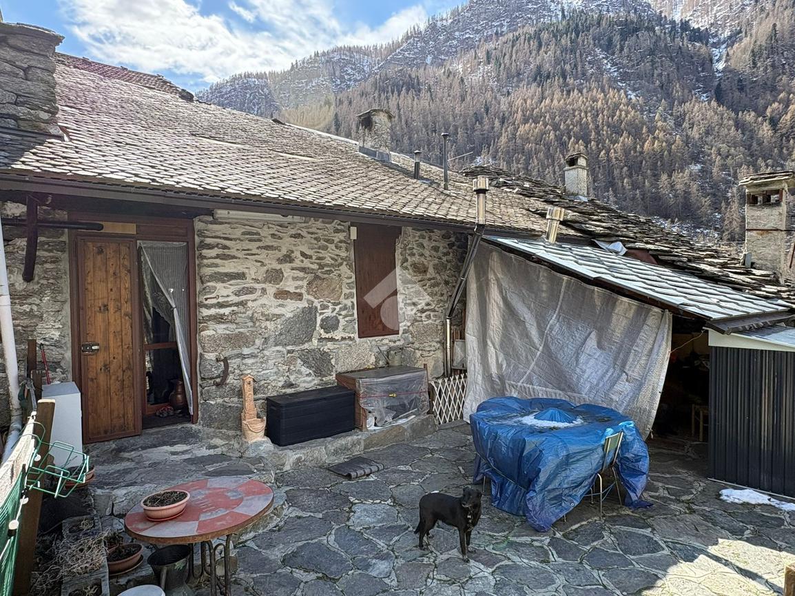 Casa indipendente in Frazione Bonzo Via Alpi 3, Groscavallo