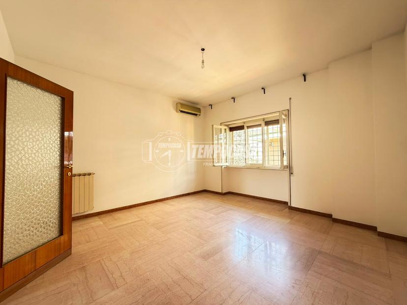 Trilocale in Via Collegiove 27, Roma