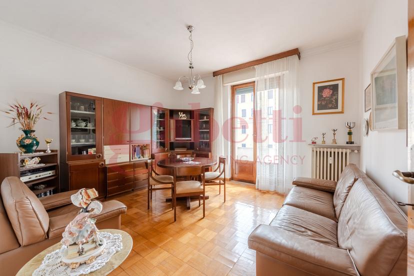 Trilocale in Via Giuseppe Meda  36/a, Milano