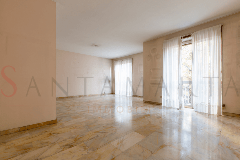 Quadrilocale in Via Sardegna, Milano