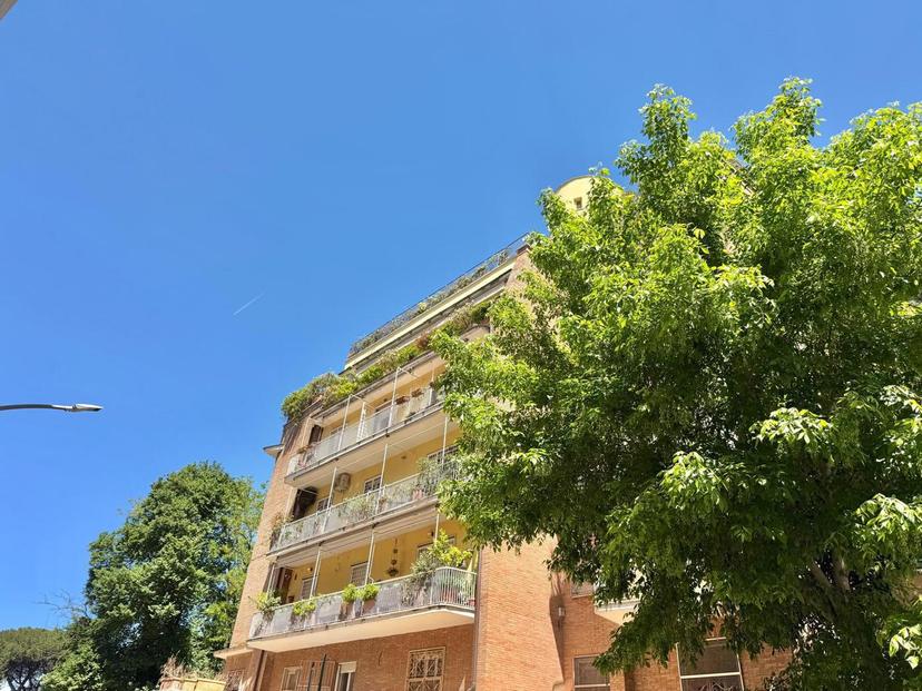 Appartamento in Via Ruggero Fauro , Roma