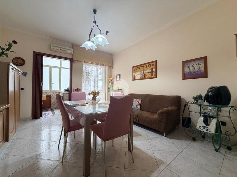 Trilocale in Via Empedocle 31, Napoli