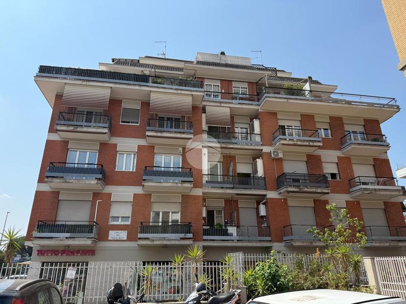 Trilocale in Largo dei della Bitta 3, Roma