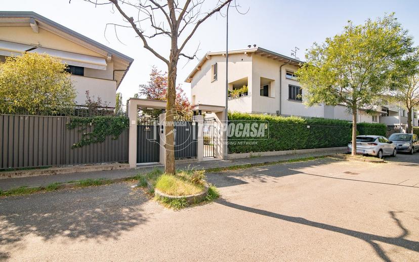 Casa indipendente in Via Francesco Melzi d'Eril, Vaprio d'Adda — foto 2 di 5