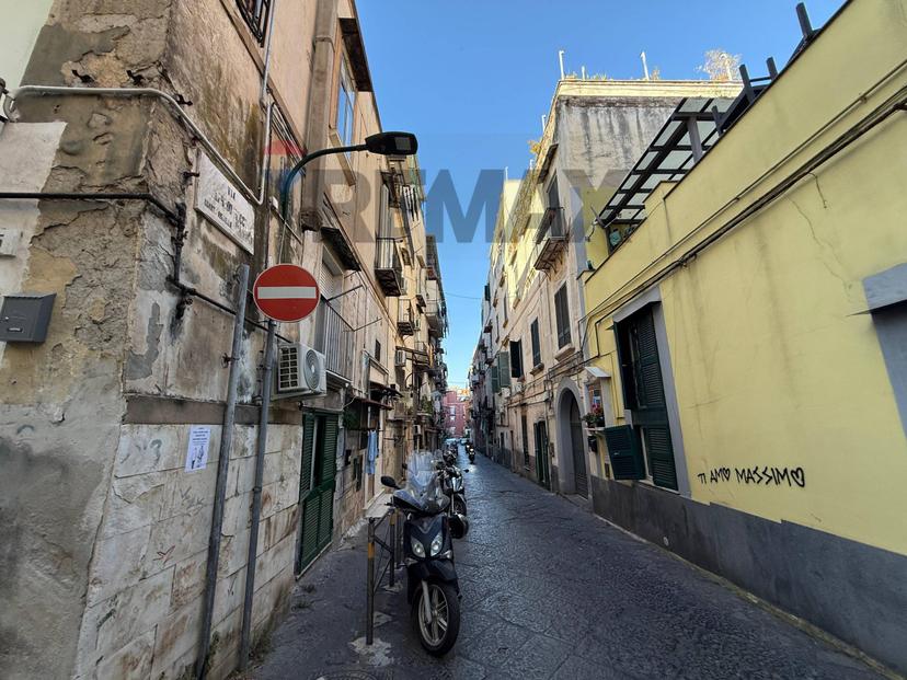 Bilocale, Napoli