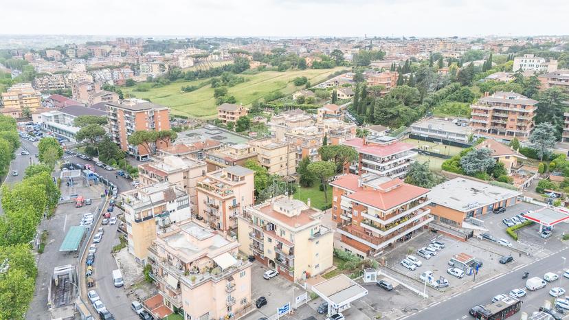 Trilocale in Via del Trullo 6, Roma