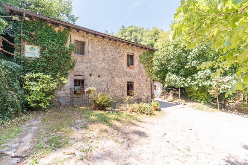 Casale in Via Alambra 19, Castiglione dei Pepoli