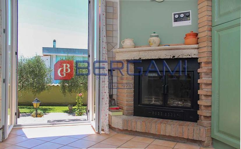 Villa unifamiliare in Via Colle Oppio 19, Anzio
