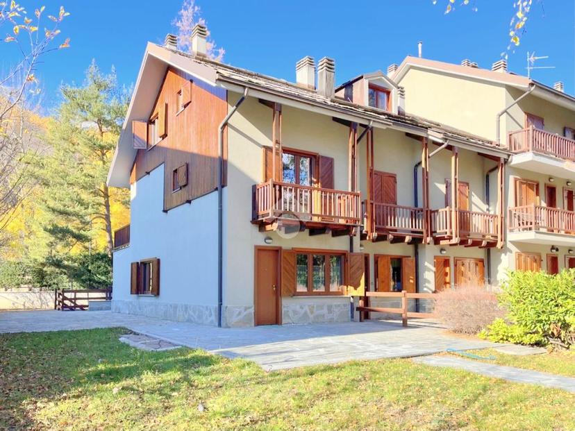 Villa a schiera in Via Giuseppe Mazzini 8, Bardonecchia
