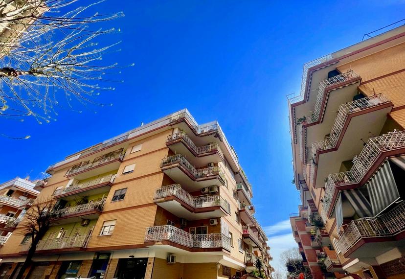 Bilocale in Via delle Baleari, Roma