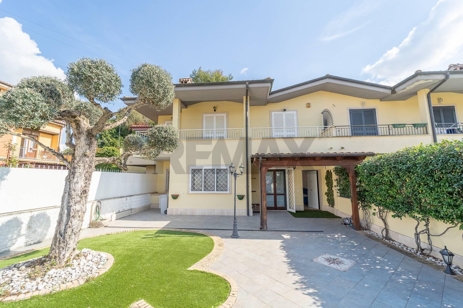 Villa in Via Svetonio 25, Guidonia Montecelio