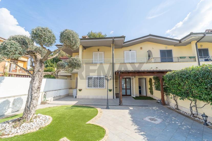 Villa in Via Svetonio 25, Guidonia Montecelio