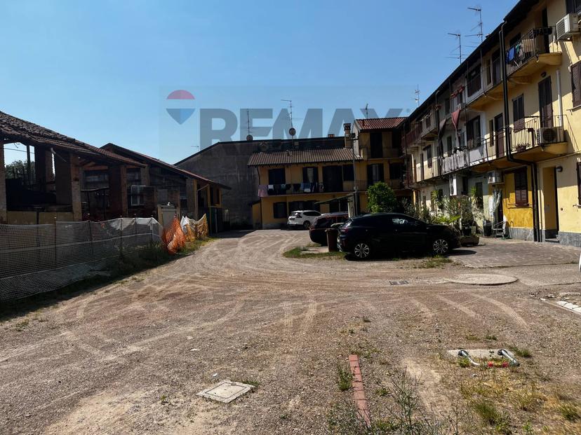 Rustico, Magenta — foto 5 di 5