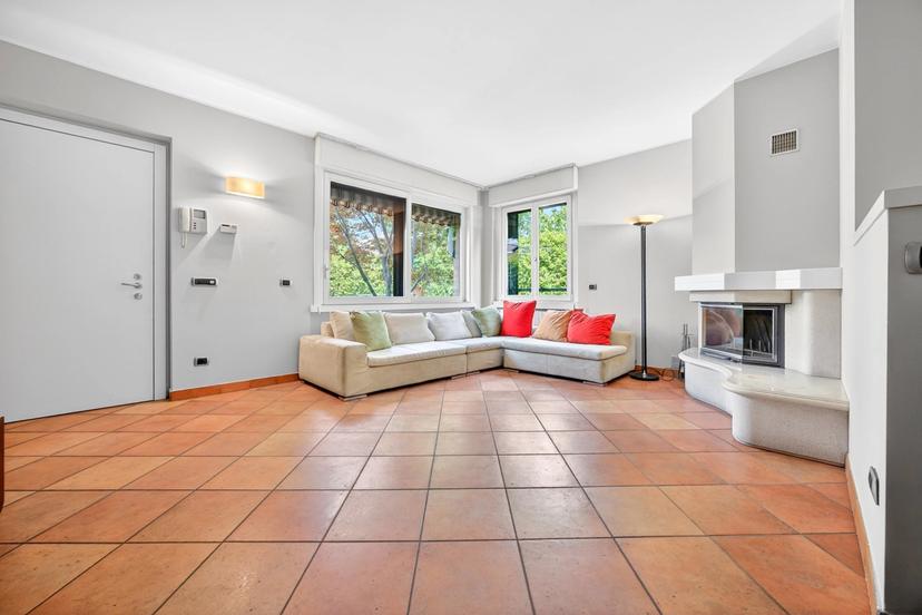Villa in Via della Repubblica, 40, Arese — foto 3 di 5