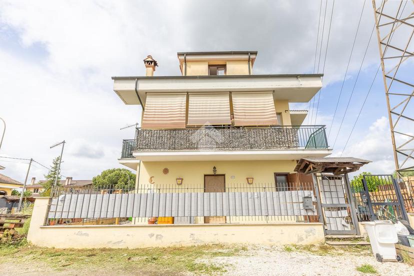 Trilocale in Via Bernini 15, Guidonia Montecelio