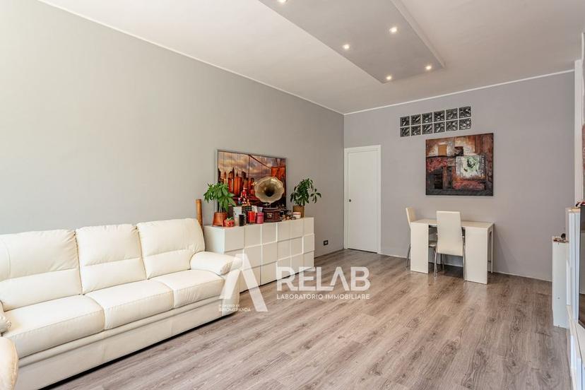 Appartamento in Via Algajola 26, Roma