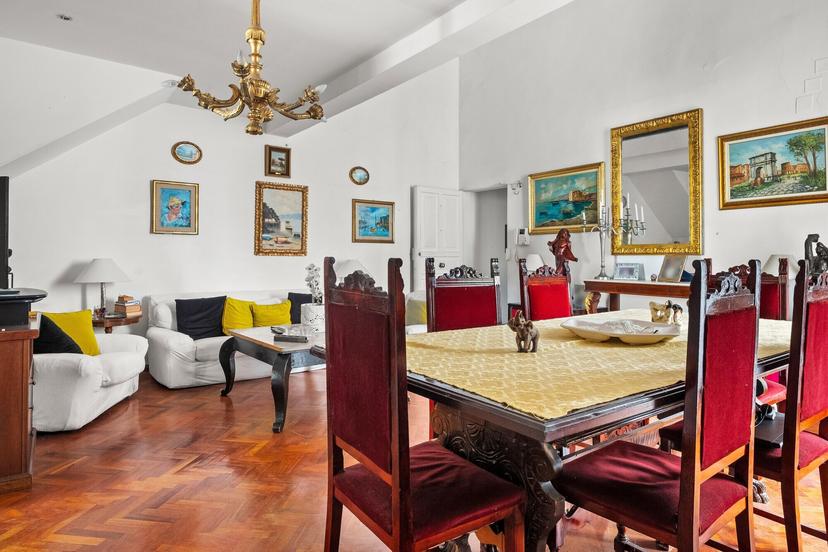 Appartamento in Via Santa Maria di Costantinopoli 30, Napoli