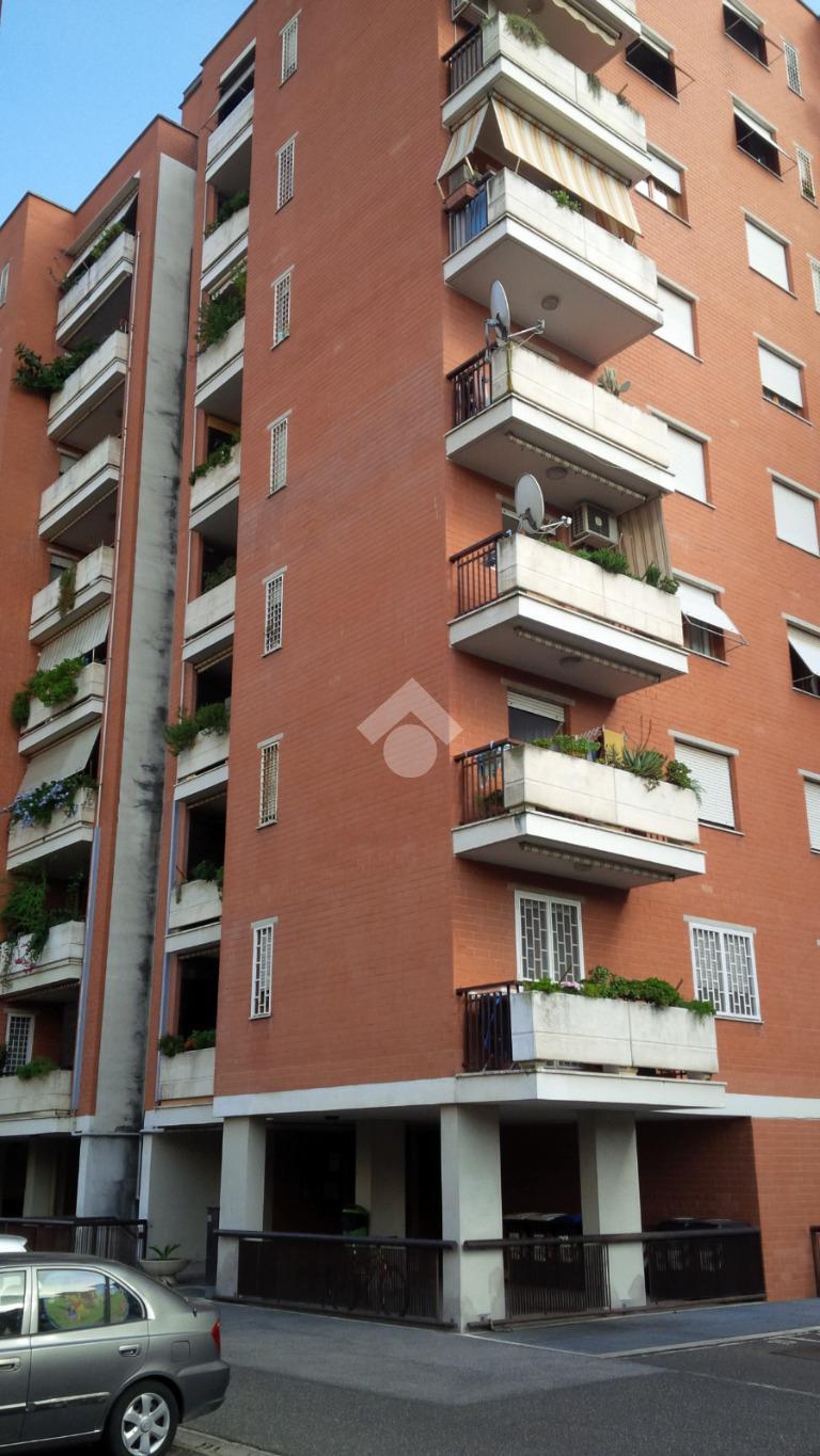 Trilocale in Via Gennaro Cassiani, Roma