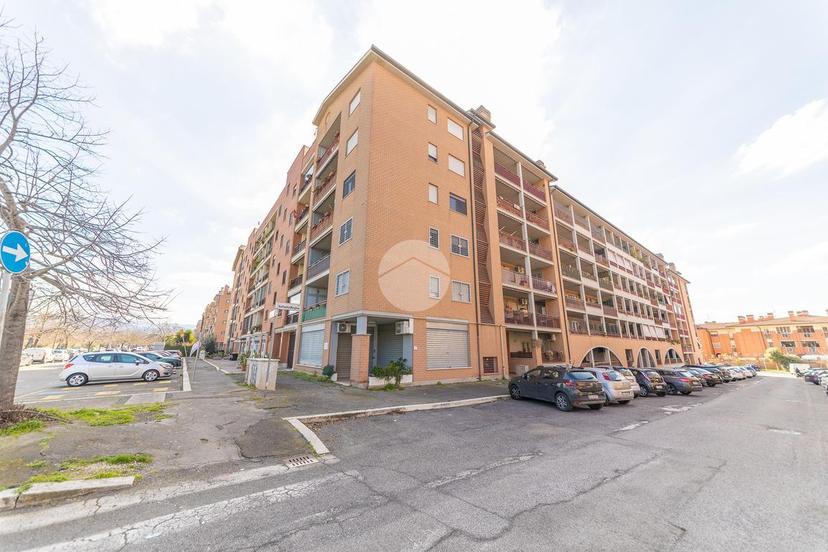 Bilocale in Via Raffaello Morghen 19, Roma