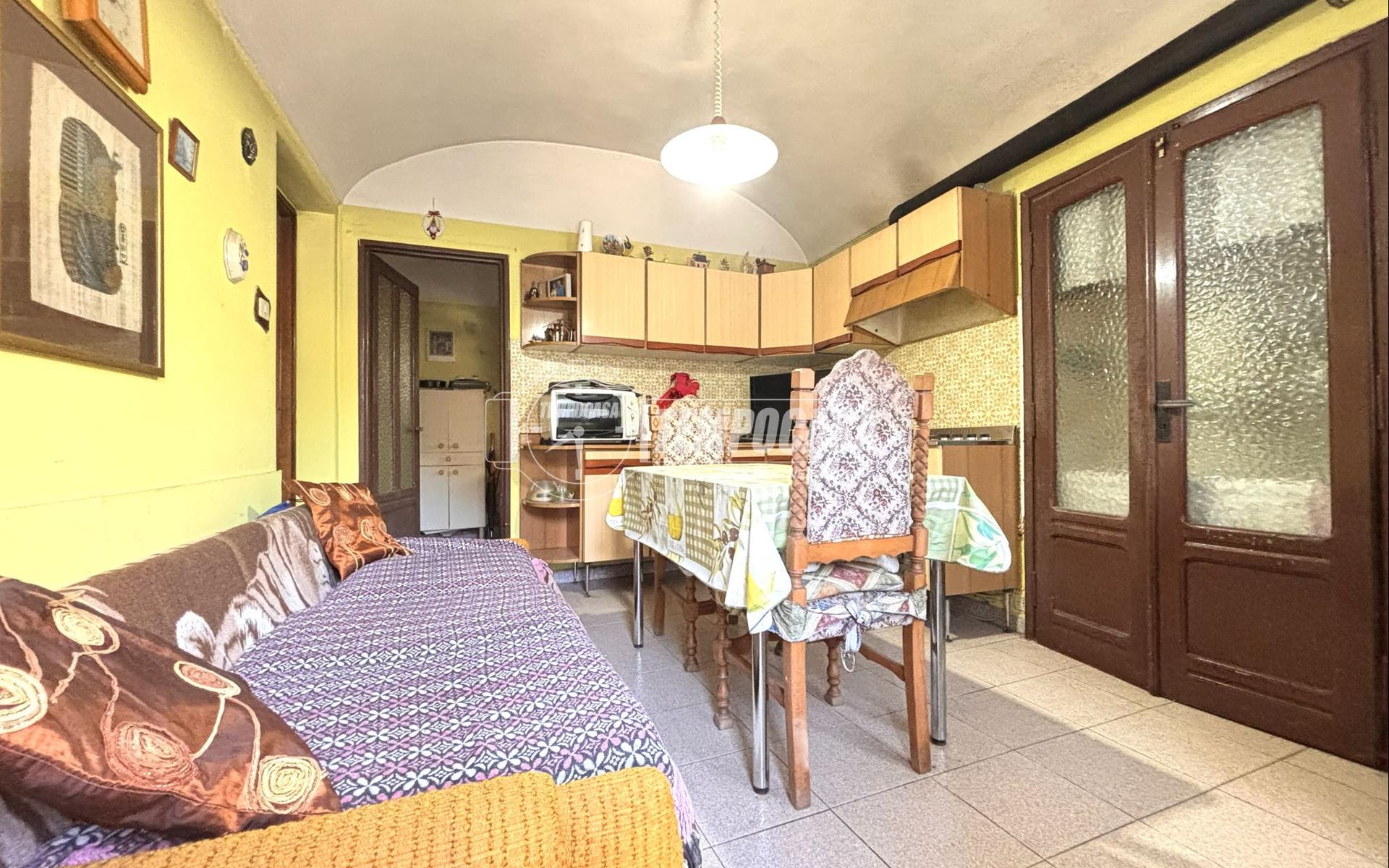 Casa indipendente in Via Carecchio, Caravino
