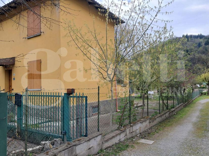 Casa indipendente in Via Lavino, Monte San Pietro