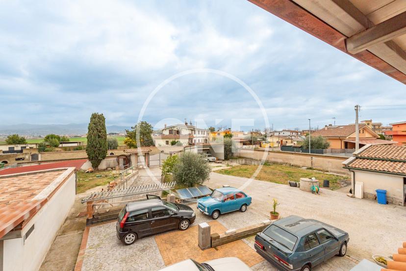 Villa unifamiliare in Via Oniferi 69, Roma