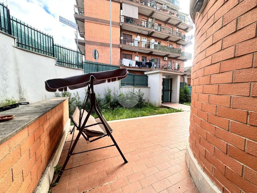Trilocale in Via Torrita di Siena 49, Roma
