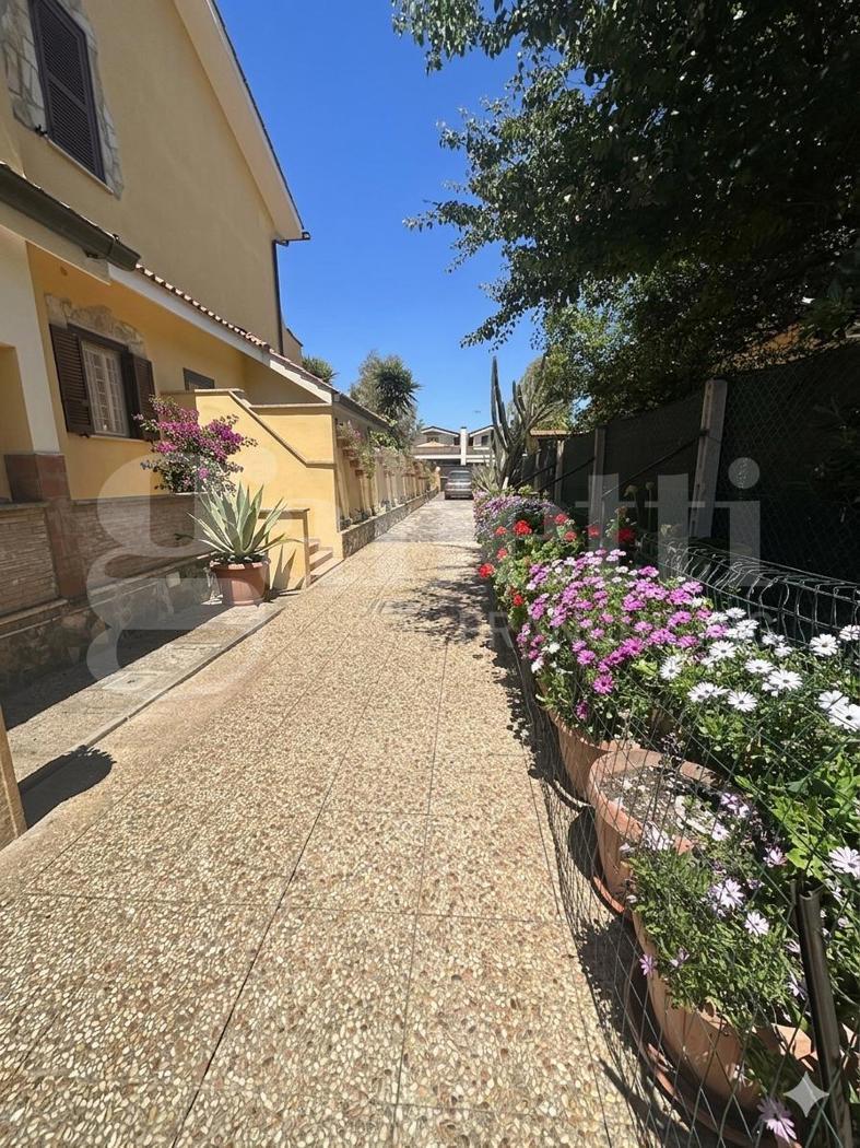 Villa bifamiliare in Viale Corona Australe 62 B, Ardea