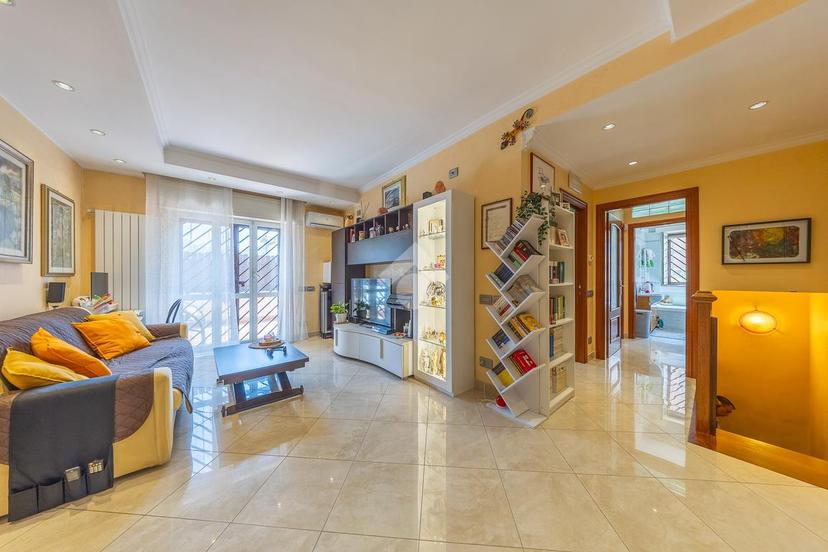 Trilocale in Via Colle Fiorito 24, Castel Gandolfo — foto 3 di 5