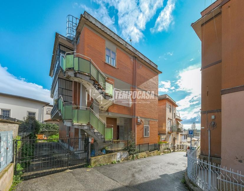 Quadrilocale in Via Tomba di Nerone 23, Roma
