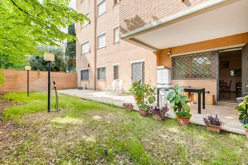 Quadrilocale in Via Venafro 11, Roma