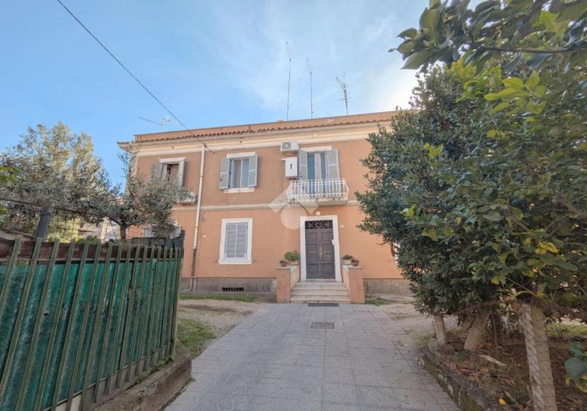 Trilocale in Via Enrico Toti 1, Ciampino