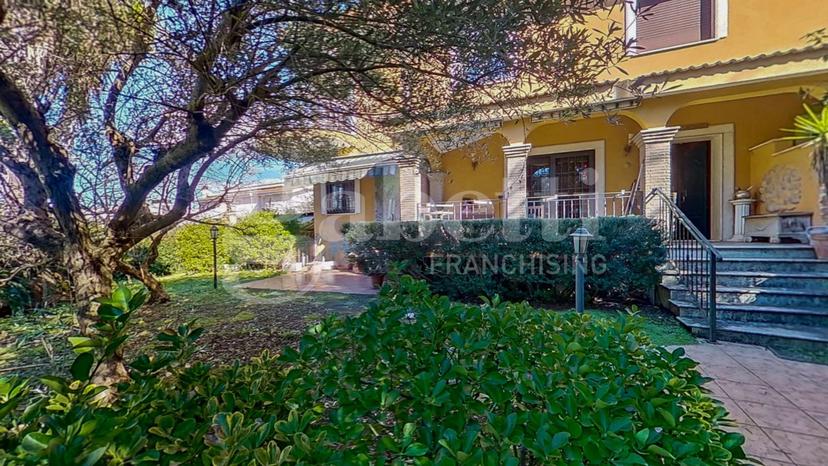 Villa bifamiliare in Via Ermanno Wolf Ferrari, Roma