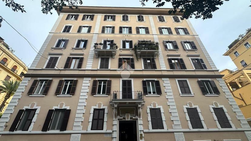 Trilocale in Prati Via Montesanto 10, Roma