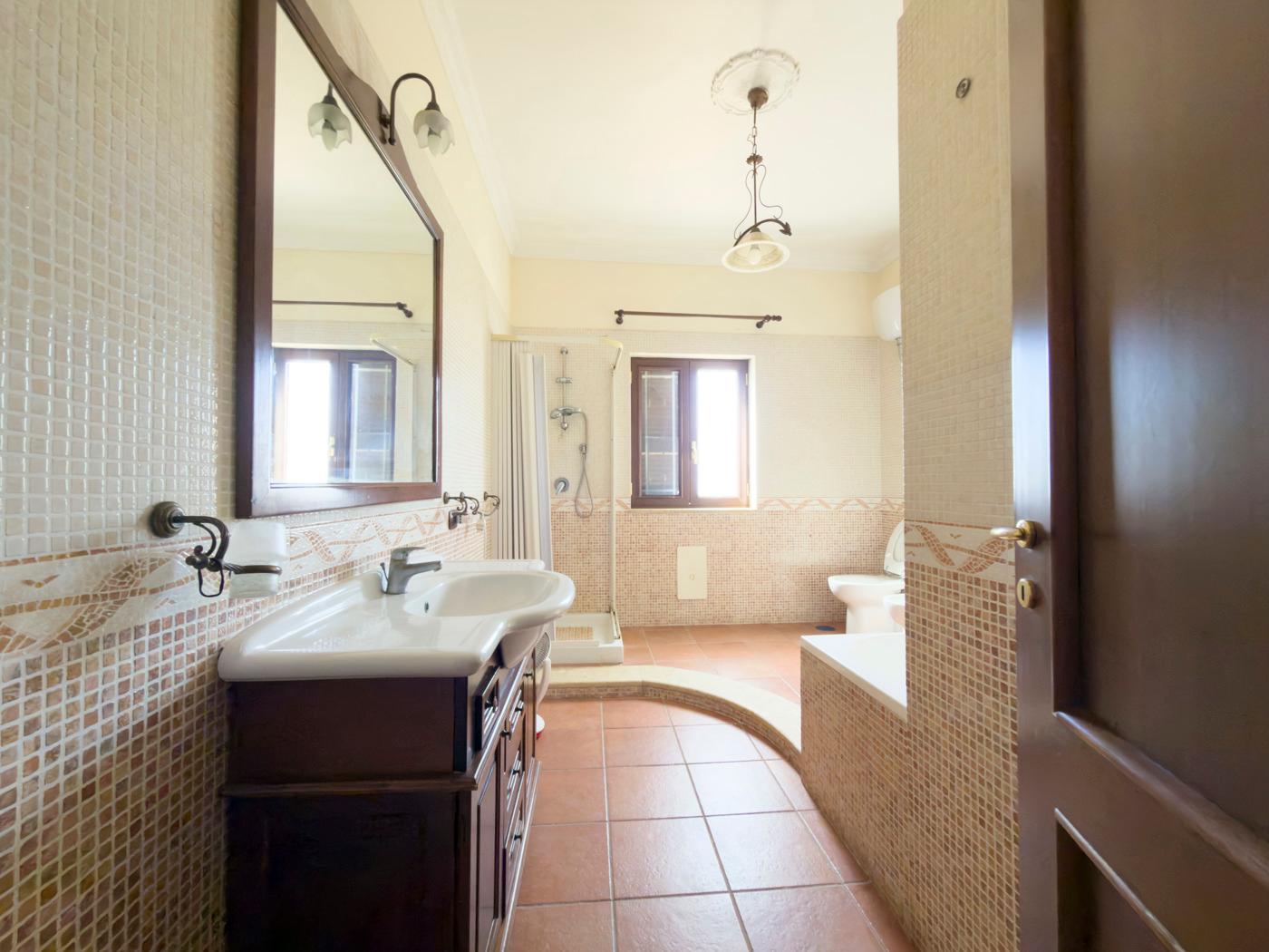 Villa in Via Comunale Tavernola Snc, Napoli