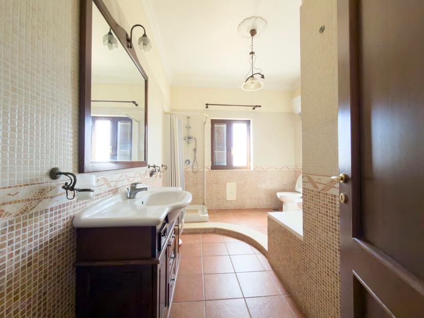 Villa in Via Comunale Tavernola Snc, Napoli