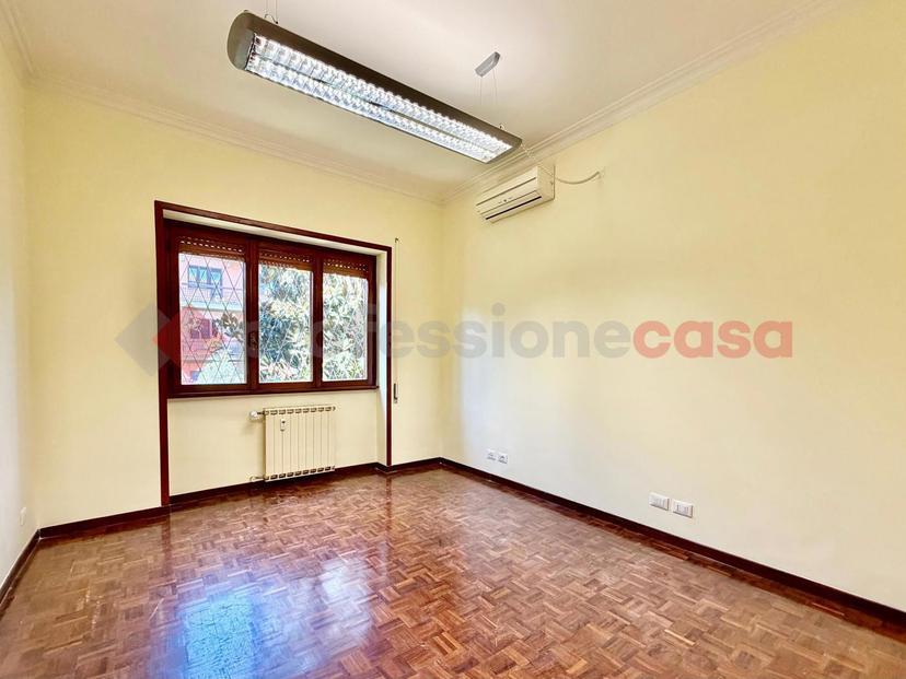 Quadrilocale in Via Adolfo Gandiglio, Roma