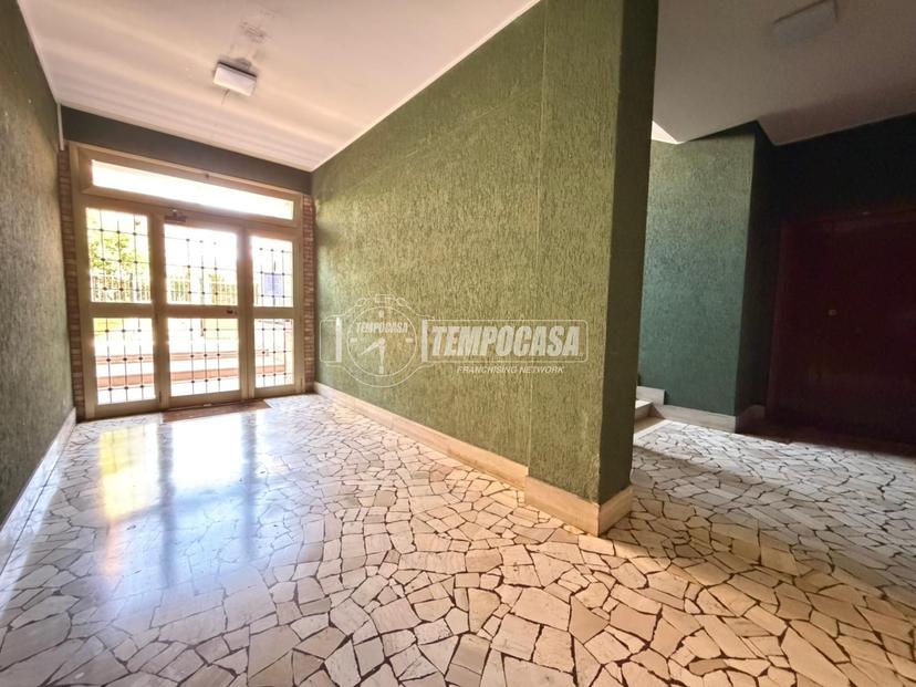 Trilocale in Via Morro Reatino 15, Roma