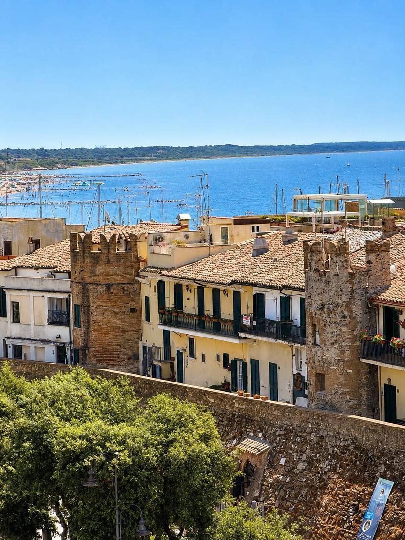 Trilocale in Vicolo dell'Archetto 2, Nettuno