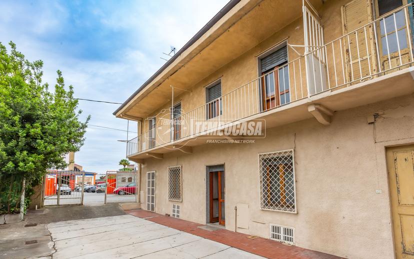 Casa indipendente in Strada dei Biasoni, Torino — foto 3 di 5