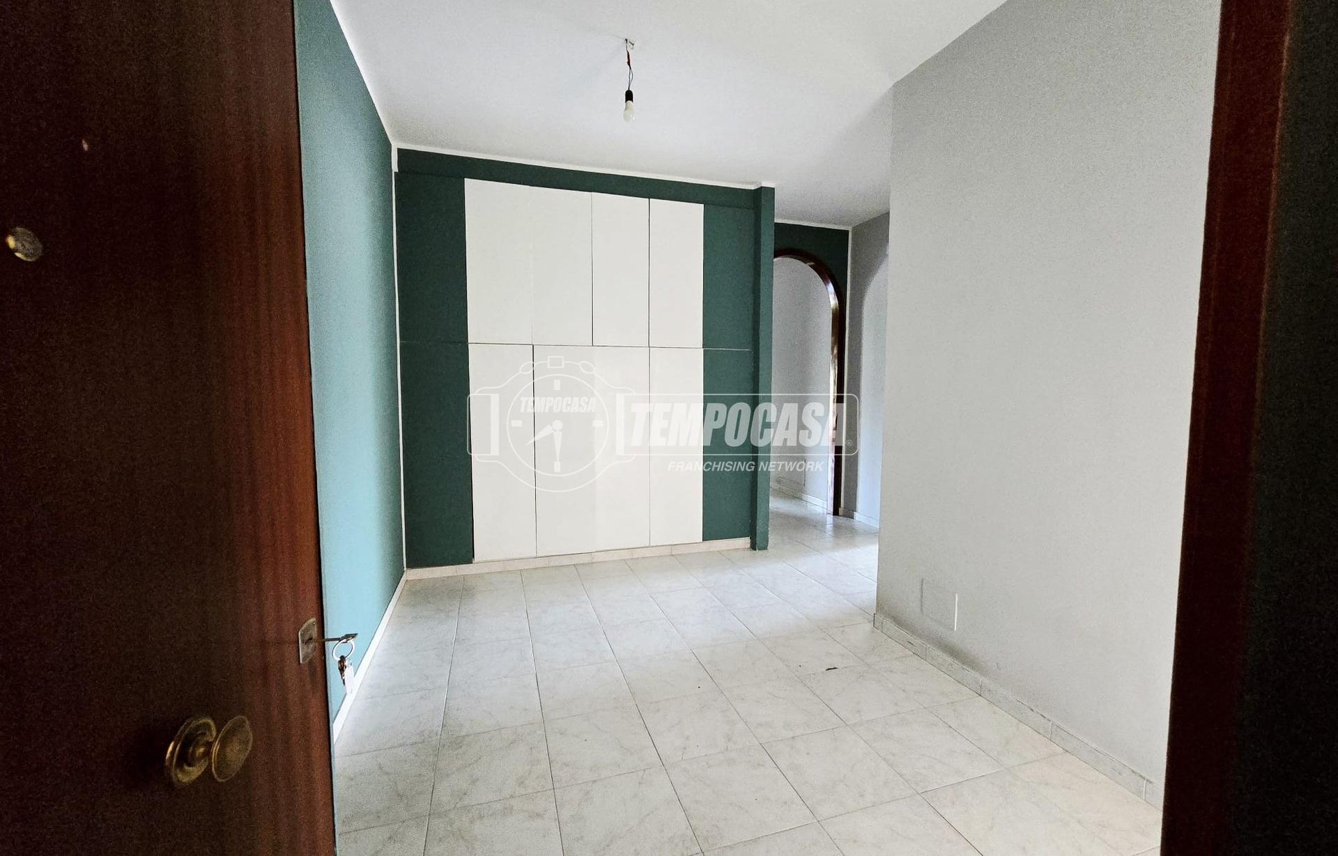Quadrilocale, Nola