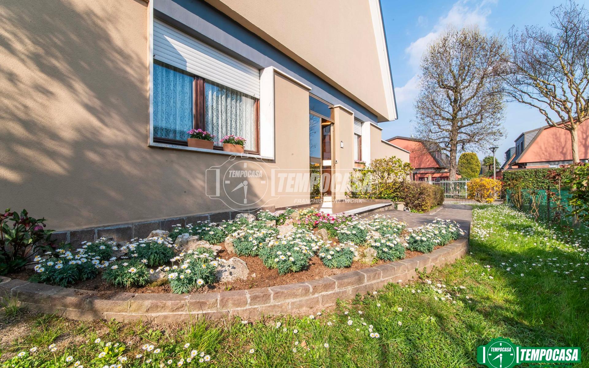 Villa in Via Monte Resegone, Arese