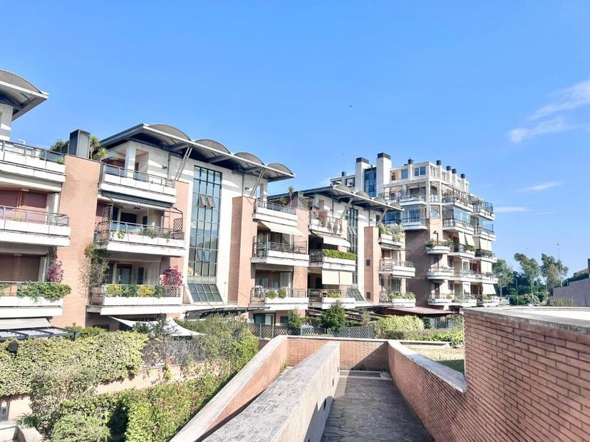 Trilocale in Via Giorgio Vigolo 12, Roma